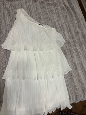 Women’s One-Shoulder Tiered White Dress